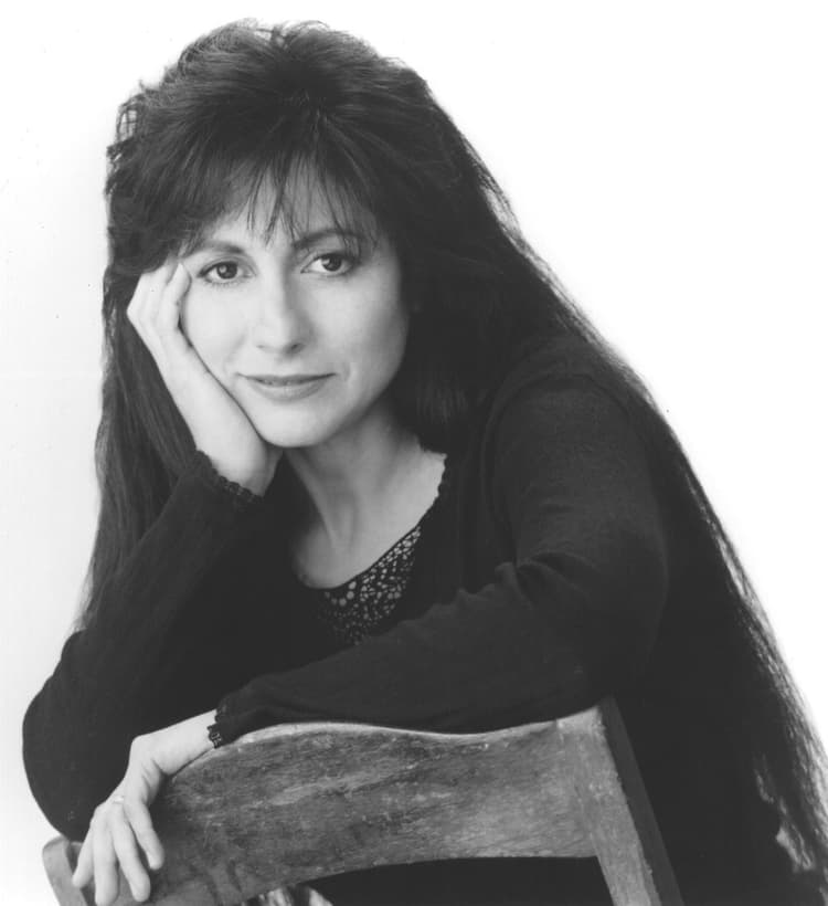 Tish Hinojosa artist profile image