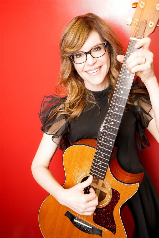 Lisa Loeb artist profile image