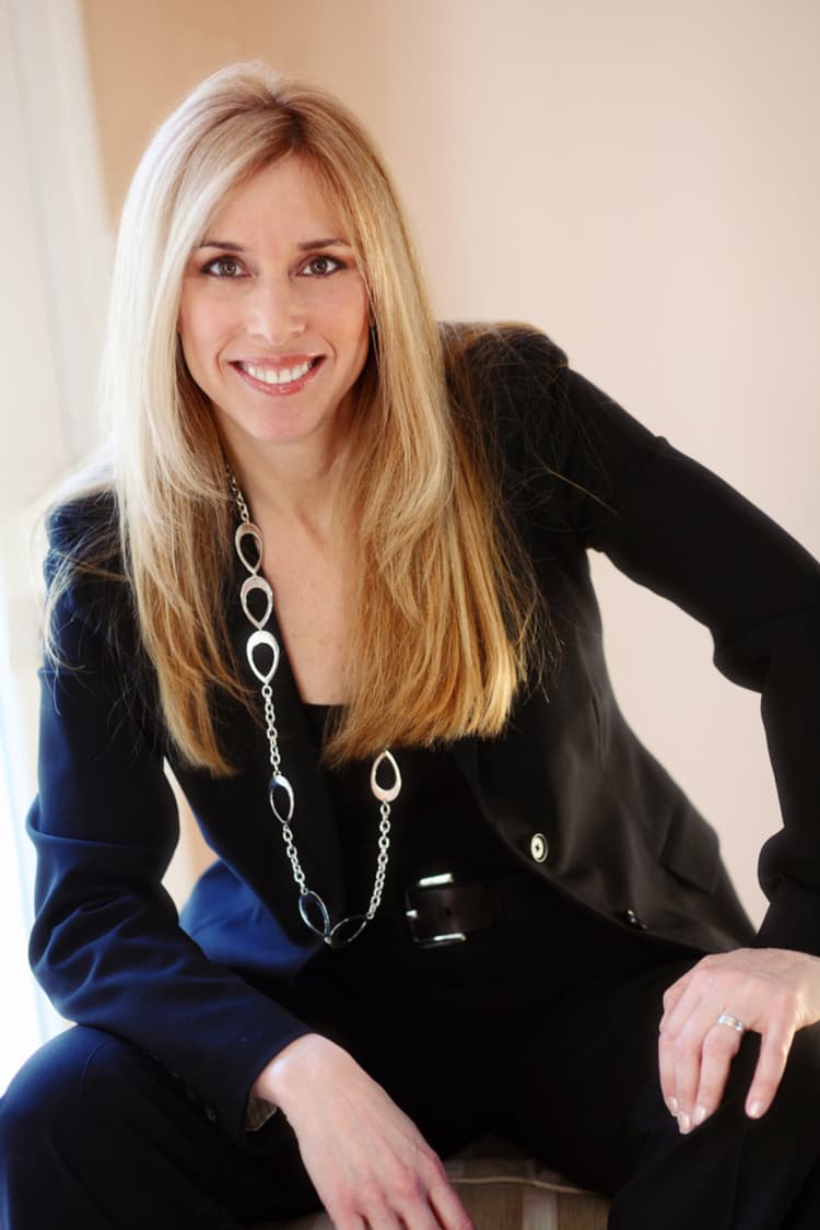 Amanda Carr artist profile image