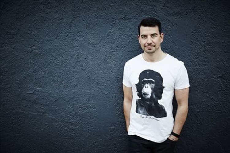 Jono Fernandez artist profile image