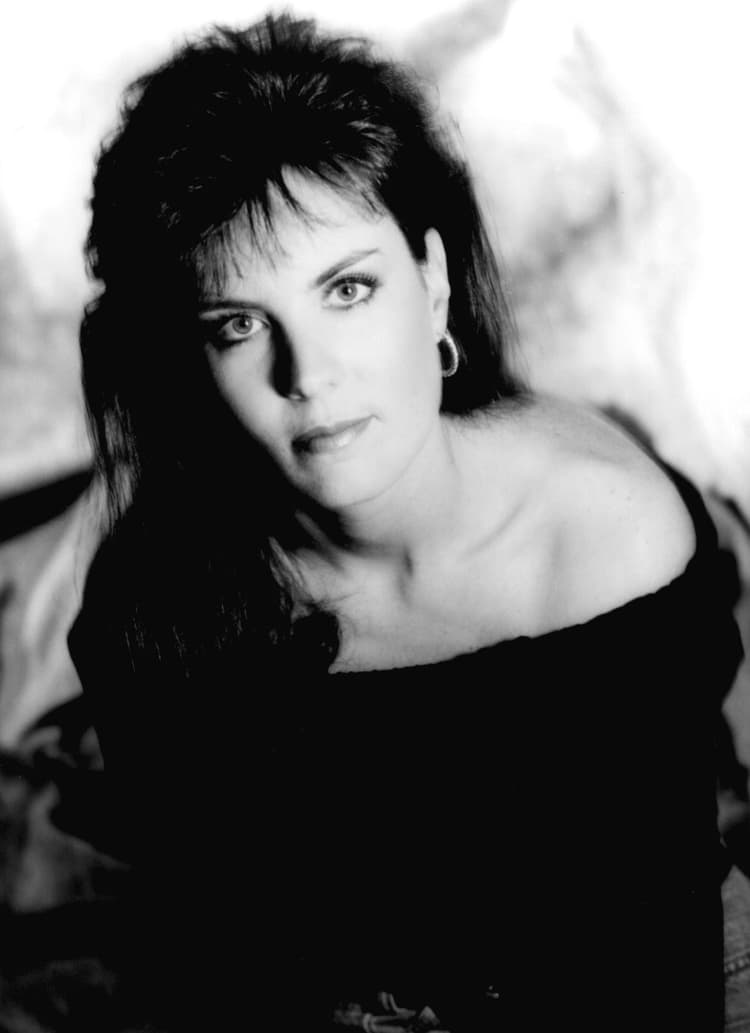 Holly Dunn artist profile image