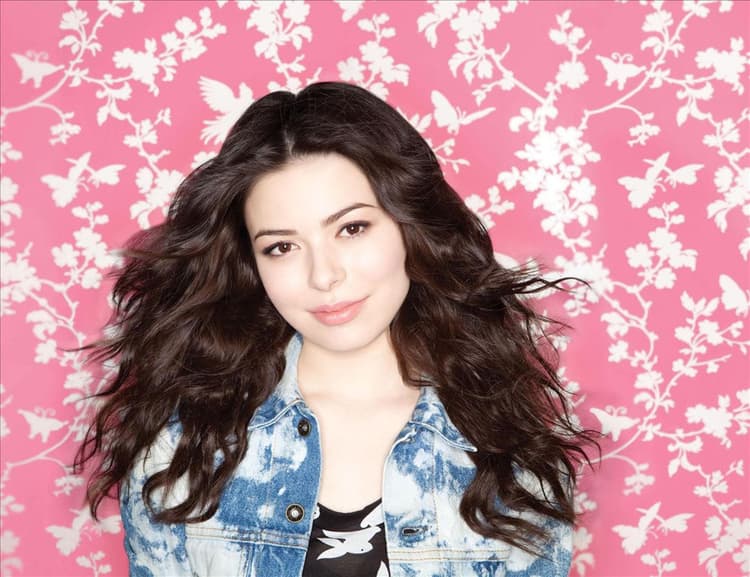 Miranda Cosgrove artist profile image