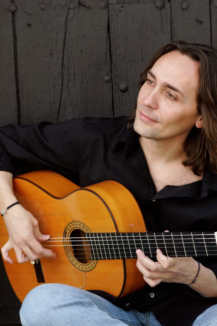 Vicente Amigo artist profile image