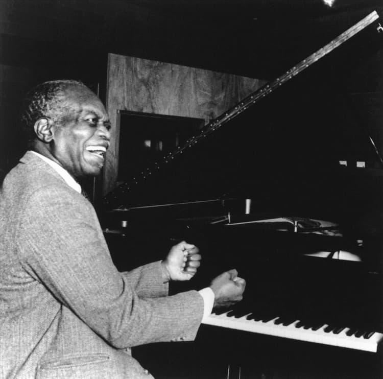 Hank Jones artist profile image
