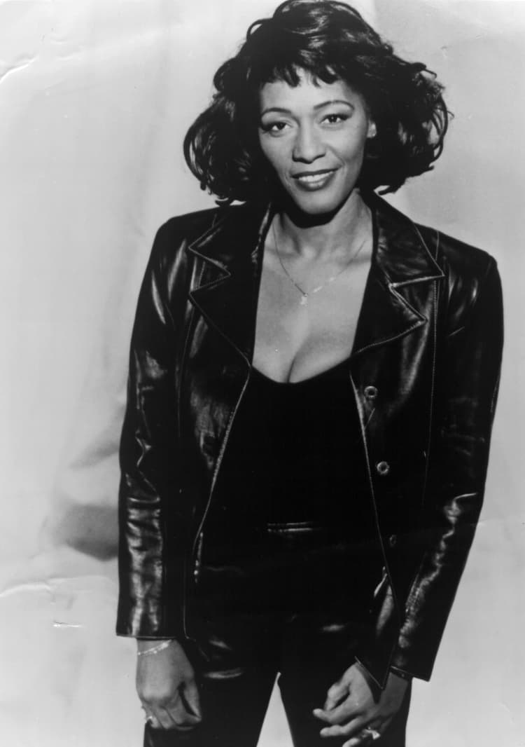 Gwen McCrae artist profile image