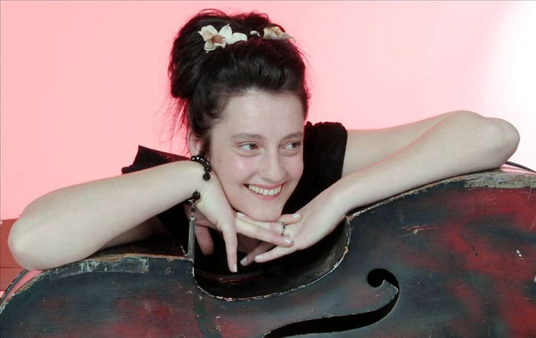 Holly Golightly artist profile image