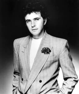 David Essex's artist profile image