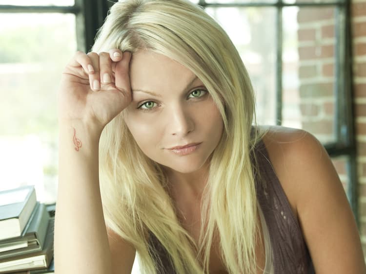 Erin Boheme artist profile image