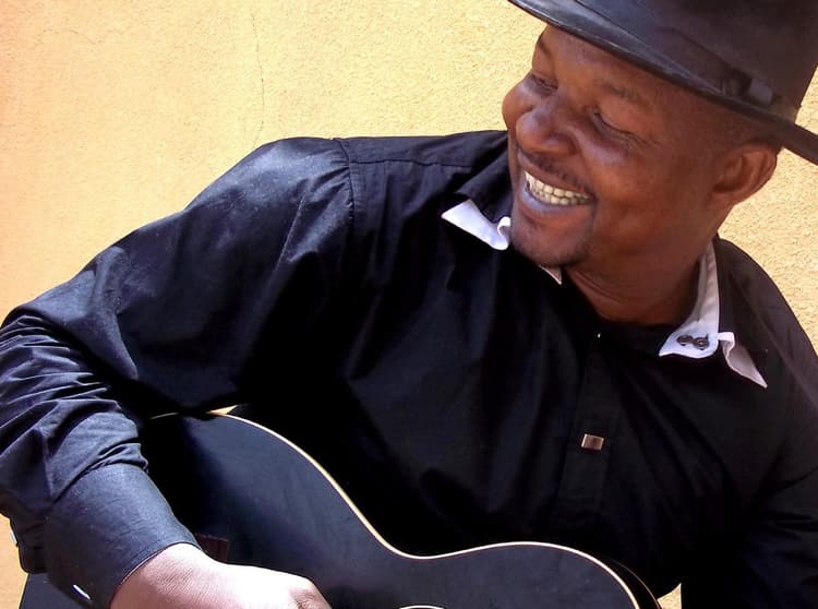 Samba Touré artist profile image