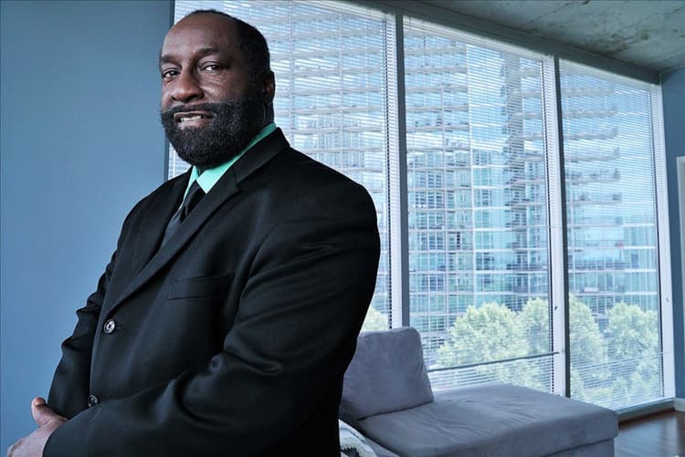 Luther Barnes artist profile image