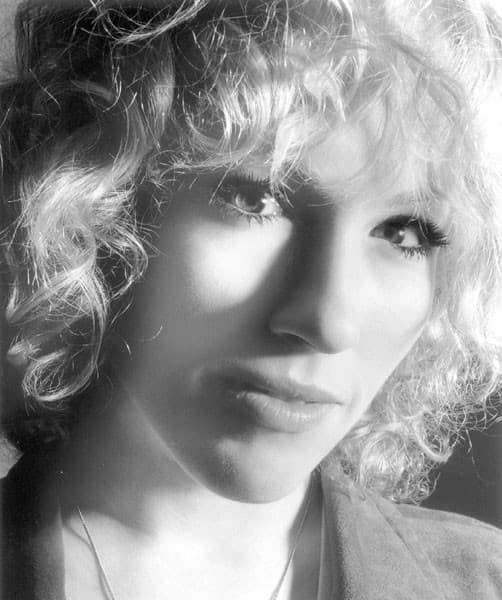 Aslyn artist profile image