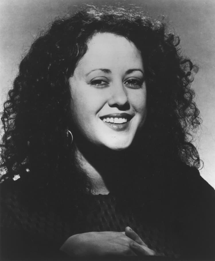 Adela Dalto artist profile image