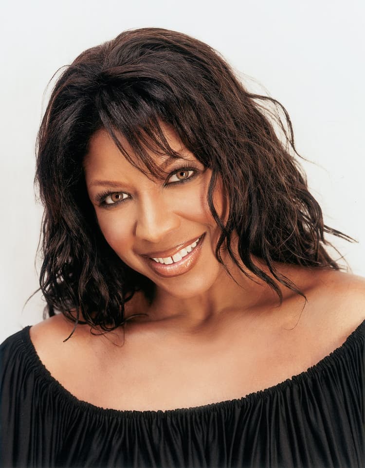 Natalie Cole artist profile image