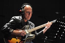 Larry Carlton's artist profile image