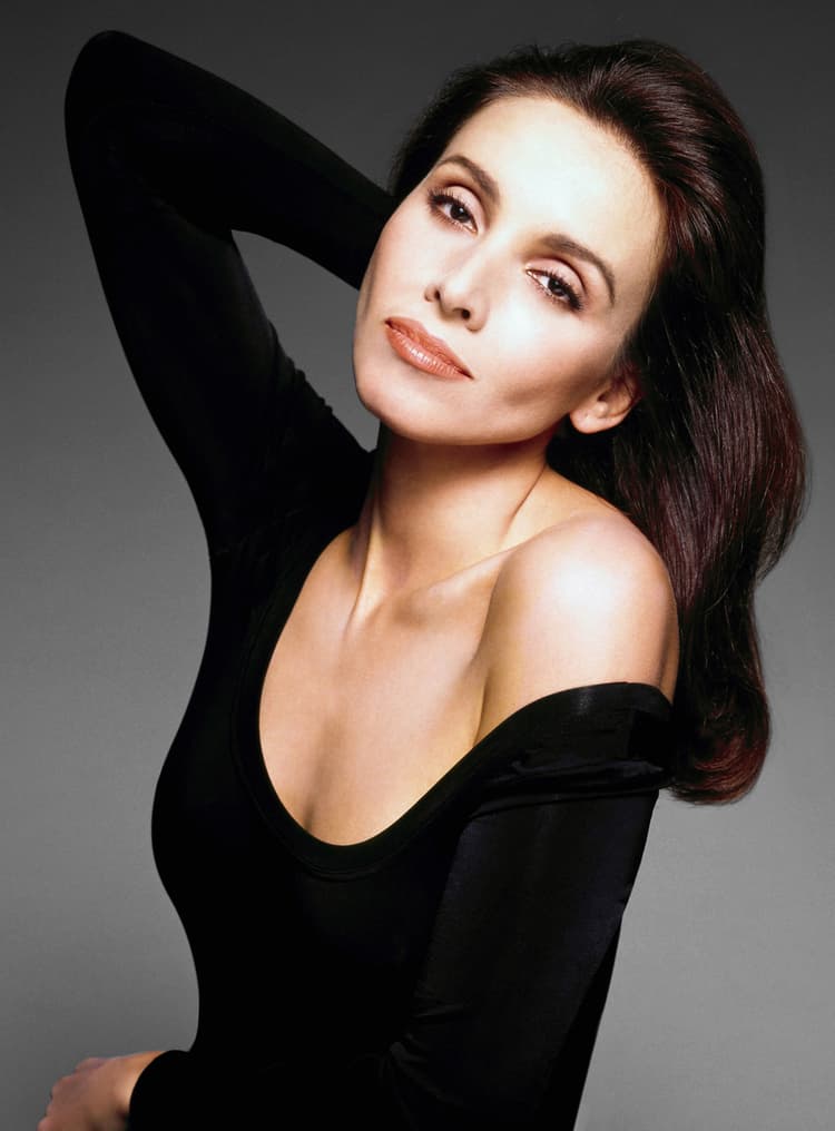 Ana Belén artist profile image