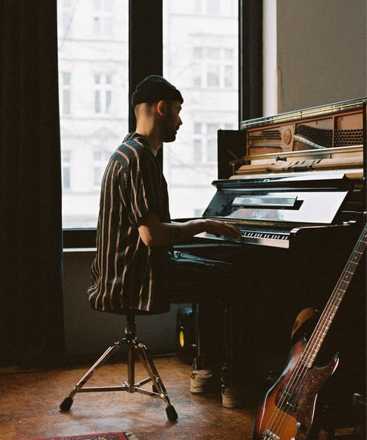 Tremendous Aron artist profile image