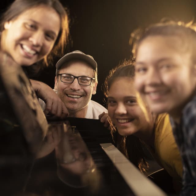 Elliott Park artist profile image