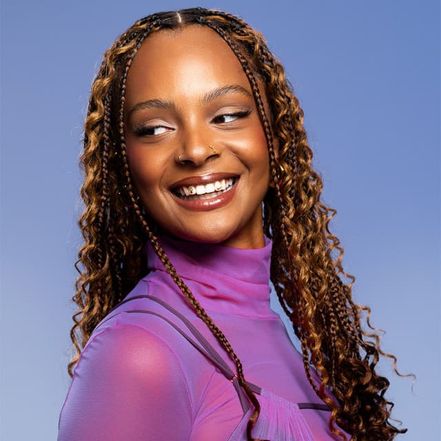 Zoë Livay artist profile image