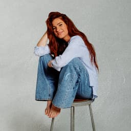 Riley Clemmons's artist profile image