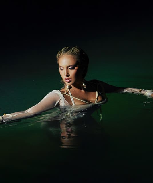 Alina Baraz artist profile image