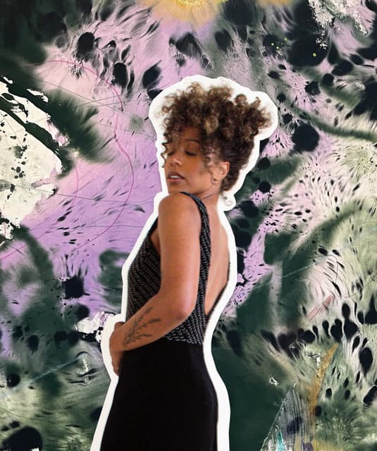 Lizzie No artist profile image