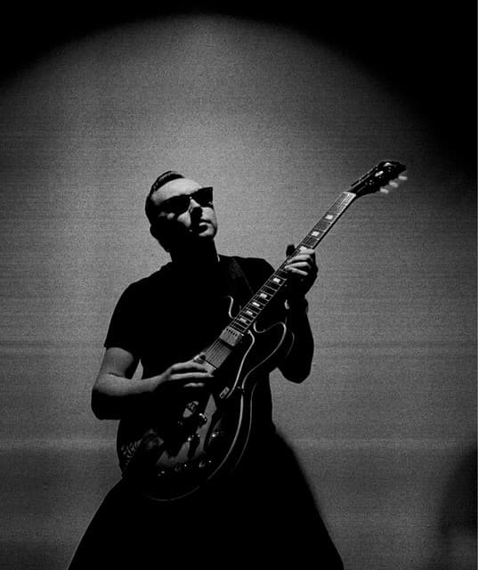McKinley James artist profile