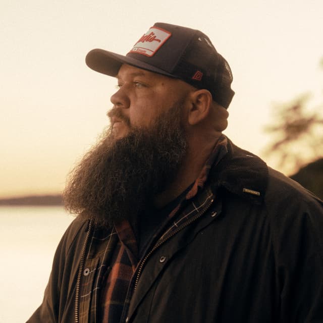 Larry Fleet artist profile image