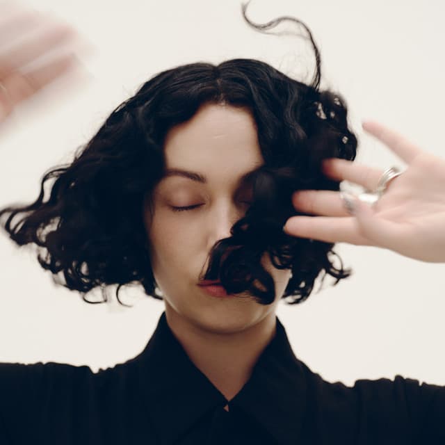 Kelly Lee Owens artist profile image