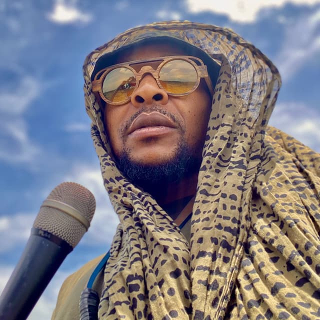 Idd Aziz artist profile image