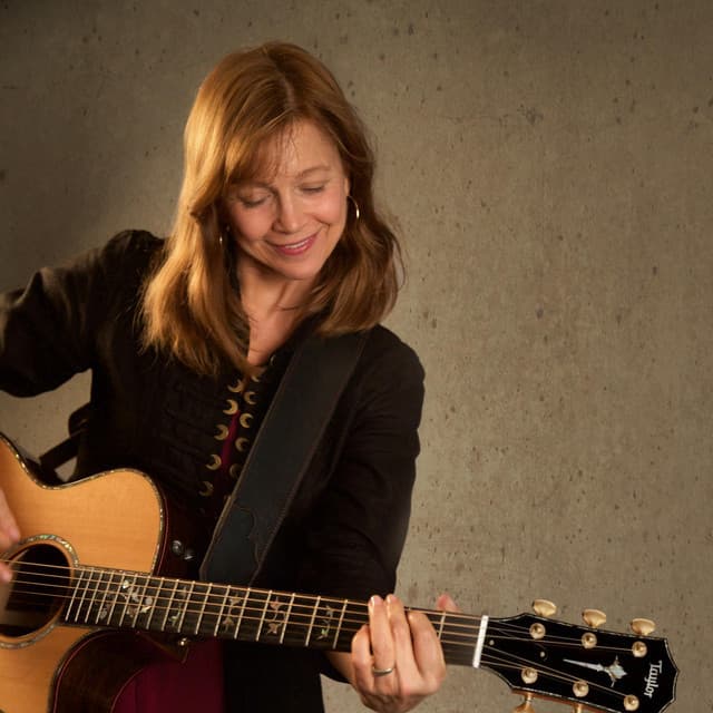 Carrie Newcomer profile