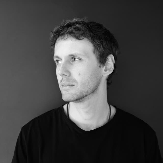 Simon Vuarambon artist profile image