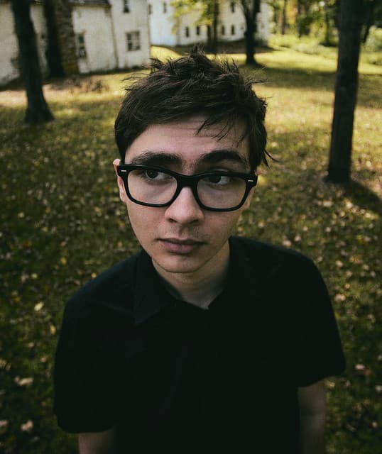 Elliott Fullam artist profile