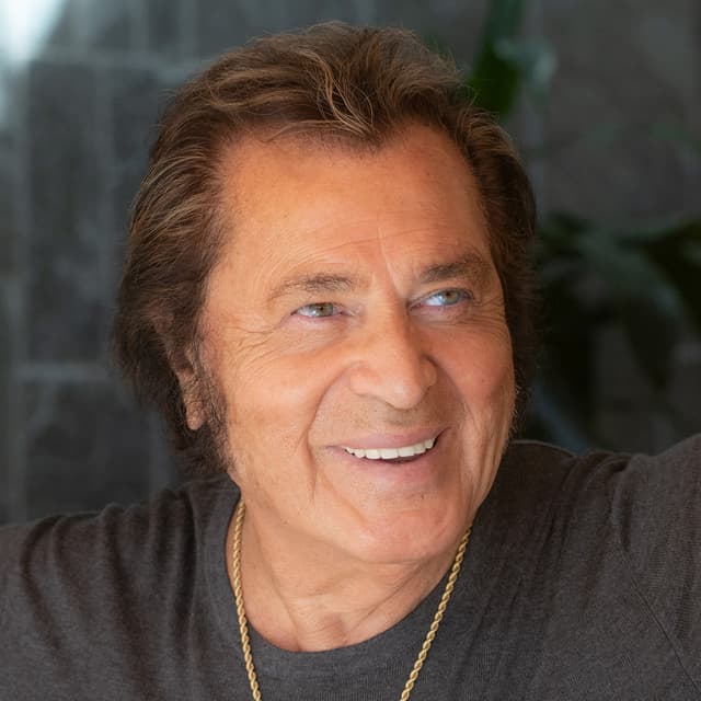 Engelbert Humperdinck's artist profile image