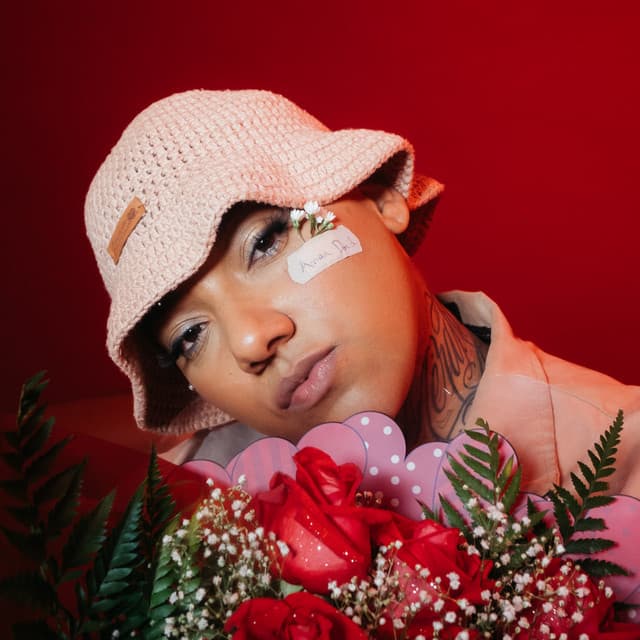 Iza Sabino artist profile image