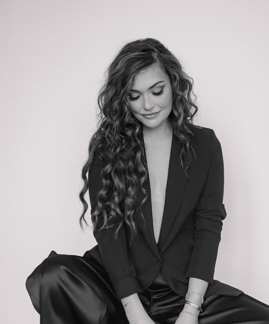 Kylie Morgan artist profile image