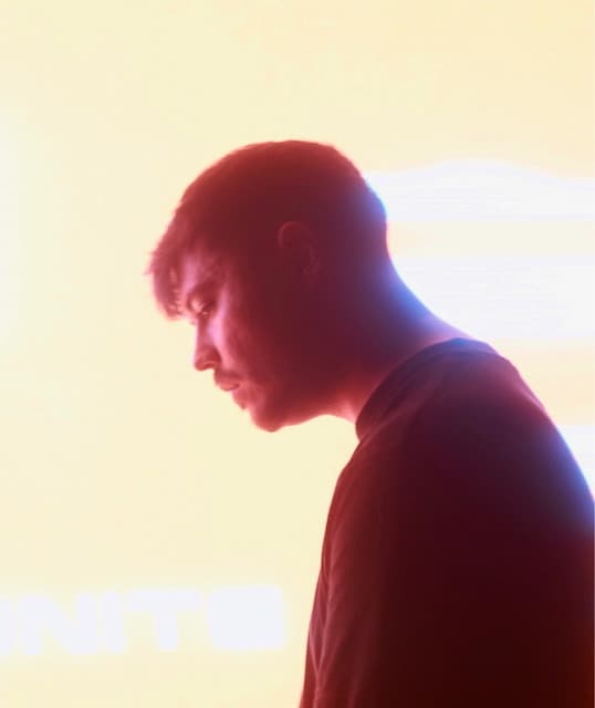 Julian Gray artist profile image