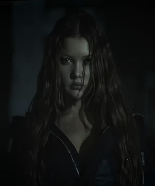 Izza Gara artist profile image