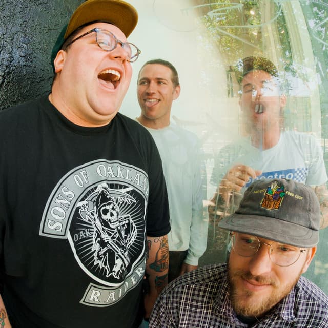Mom Jeans. artist profile image