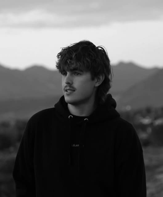 Kole Larsen artist profile image