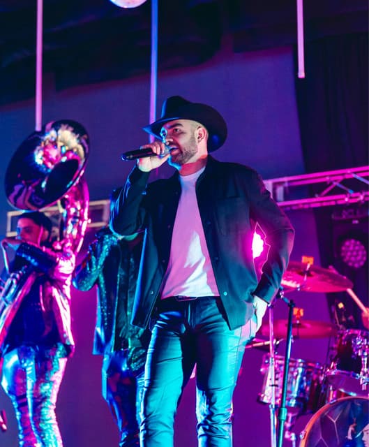 Edwin Garcia artist profile image