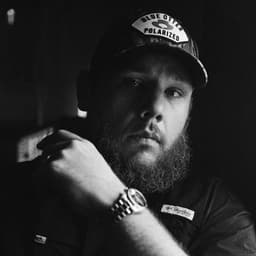 Luke Combs's artist profile image