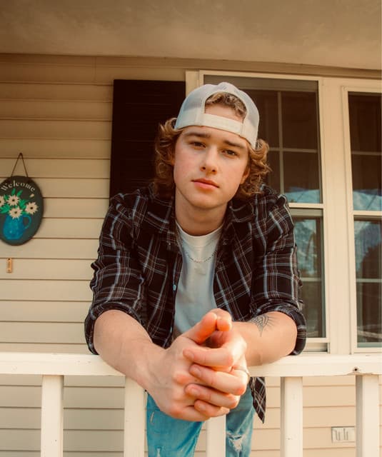 Logan Michael artist profile image
