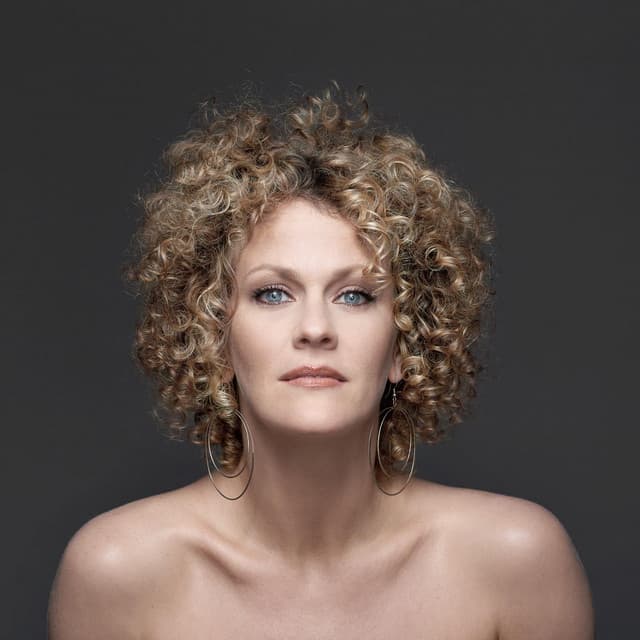 Amber Martin artist profile