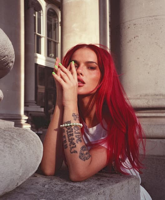 La La artist profile image