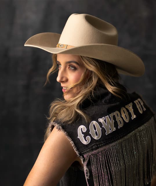 Kaylee Bell artist profile image