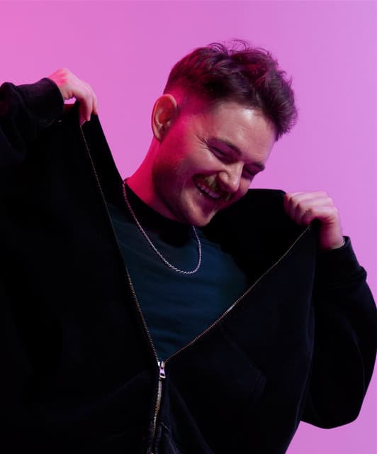 AVELLO artist profile