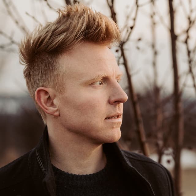 Martin Kerr artist profile image