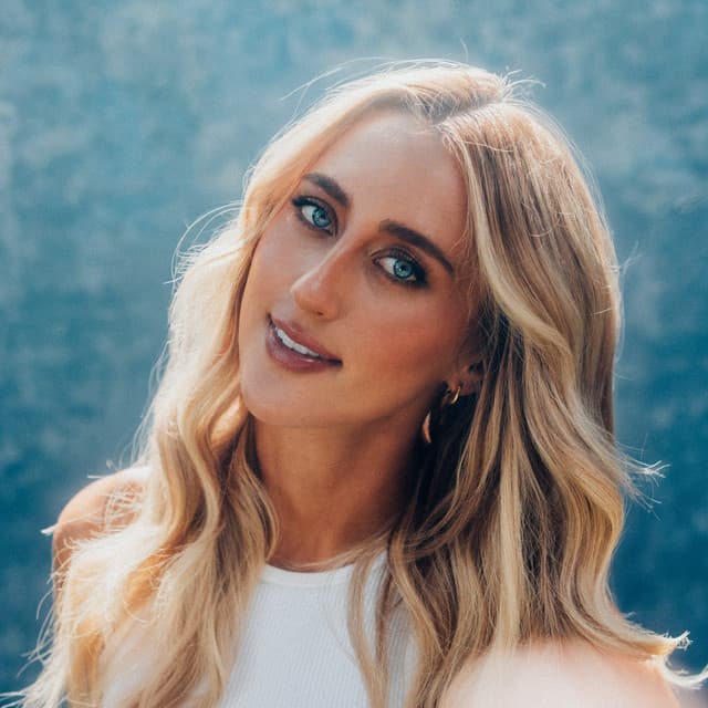 Ashley Cooke artist profile image