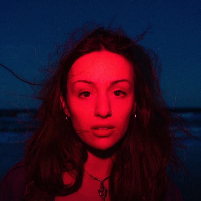 Mina Roth artist profile