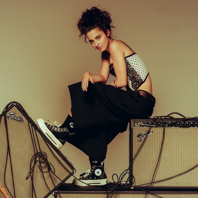 Emi Grace artist profile